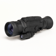Monocular digital de visión nocturna Pulsar Wraith 3×28 con lente e iluminador infrarrojo